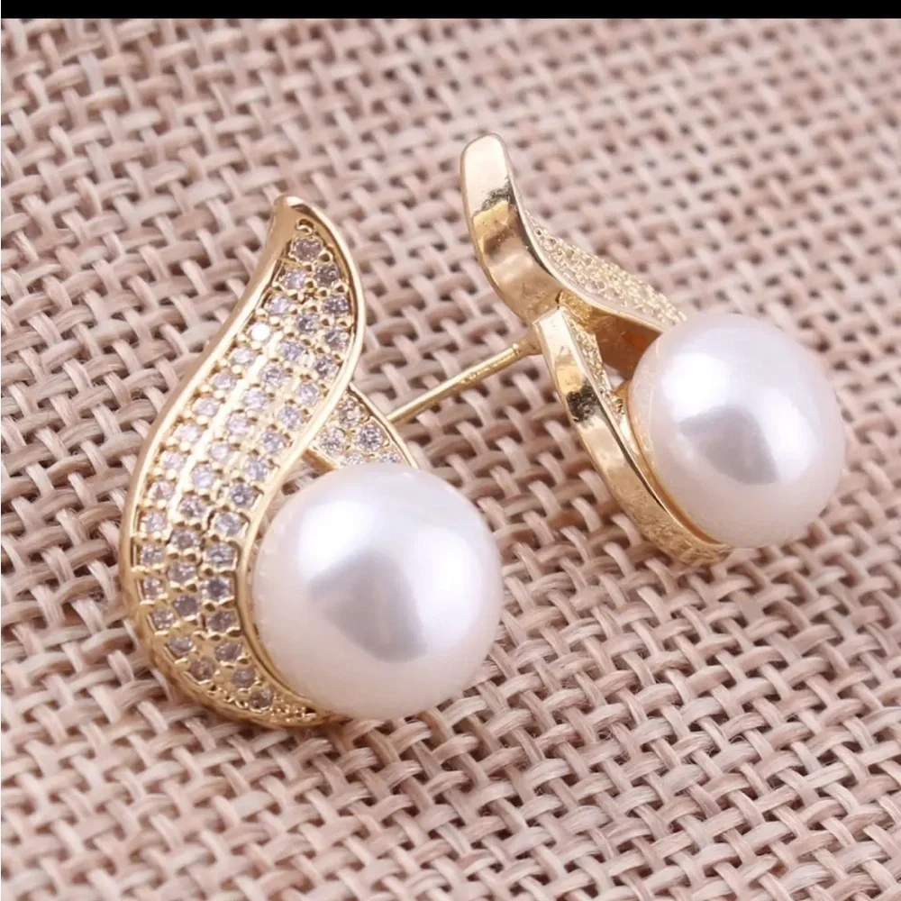 Gold Sparkly Cubic Zircon Pearl tear Drop Sparkly New